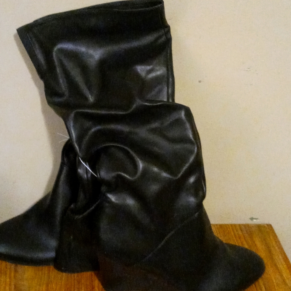 Women's solid heel boots
